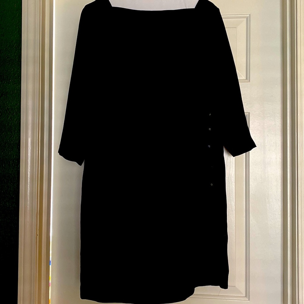Banana Republic black shift dress, buttons on side. Women’s 8P.